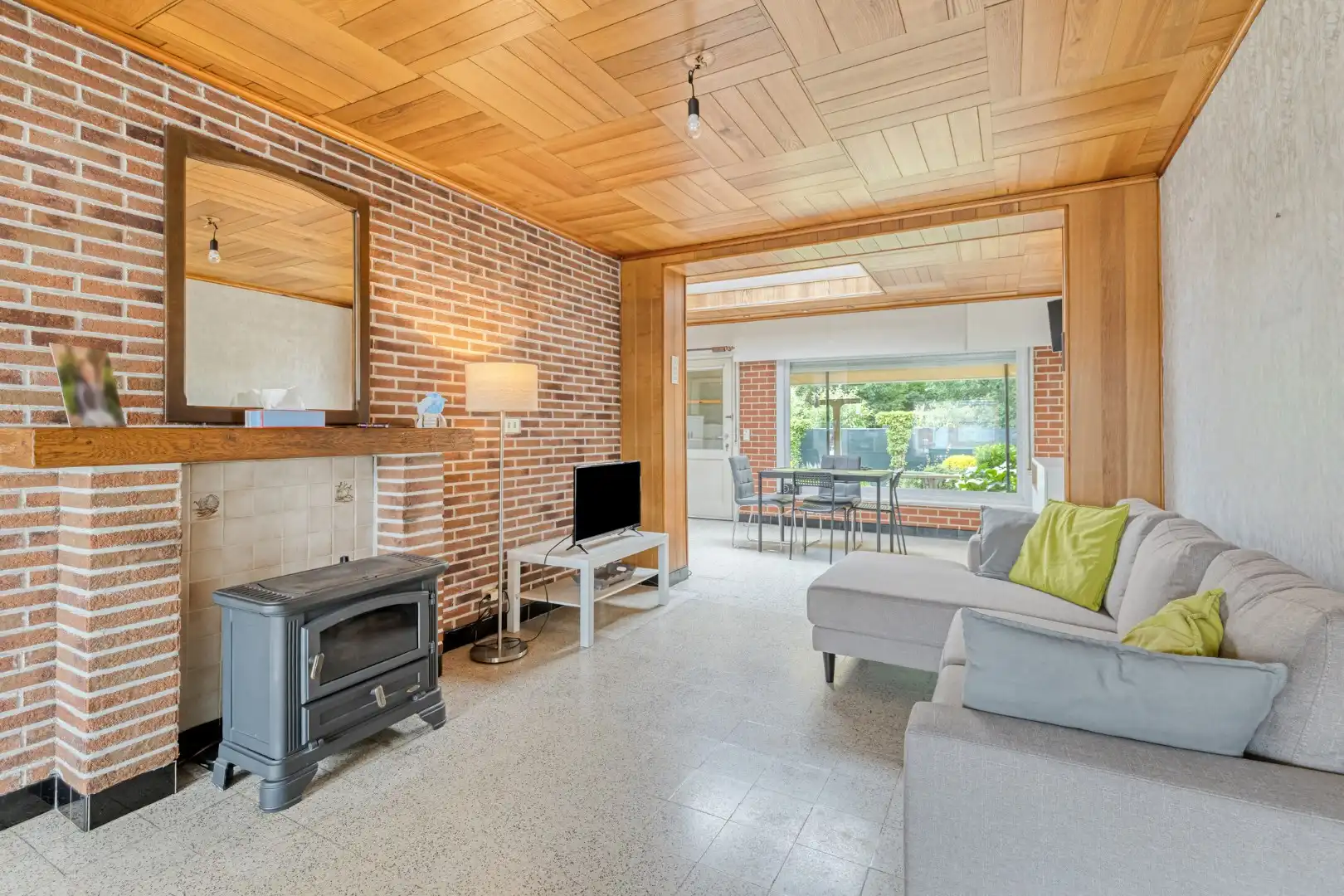 Rustig gelegen halfopen bebouwing met renovatiepotentieel op toplocatie in Sint-Eloois-Winkel, 3 slaapkamers foto 2