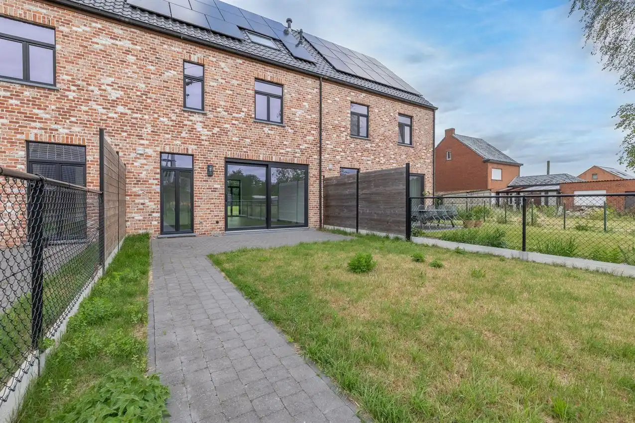 Nieuwbouw met vier slaapkamers, mooie tuin en centrale ligging foto 3