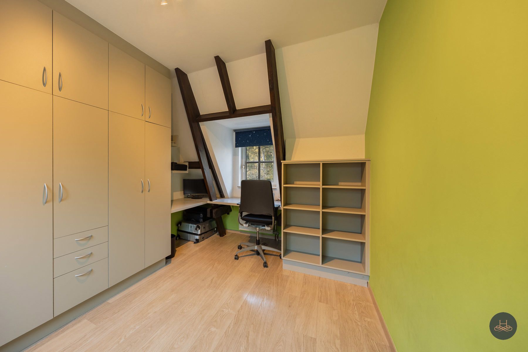 Riant landhuis met zwembad op ruim perceel in rustige wijk foto 18