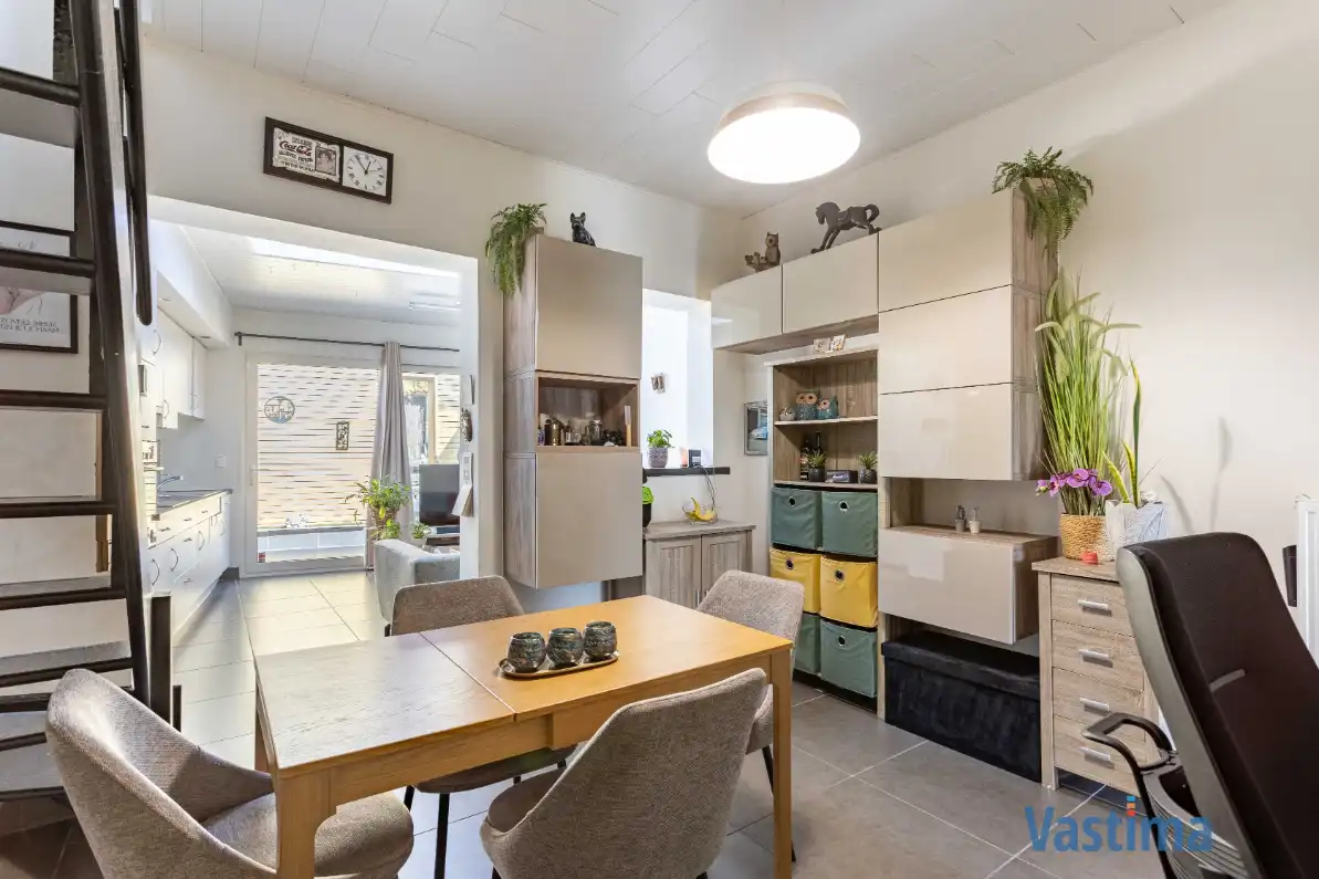 Energiezuinige en instapklare starterswoning met 2 slaapkamers in hartje Erembodegem foto 2