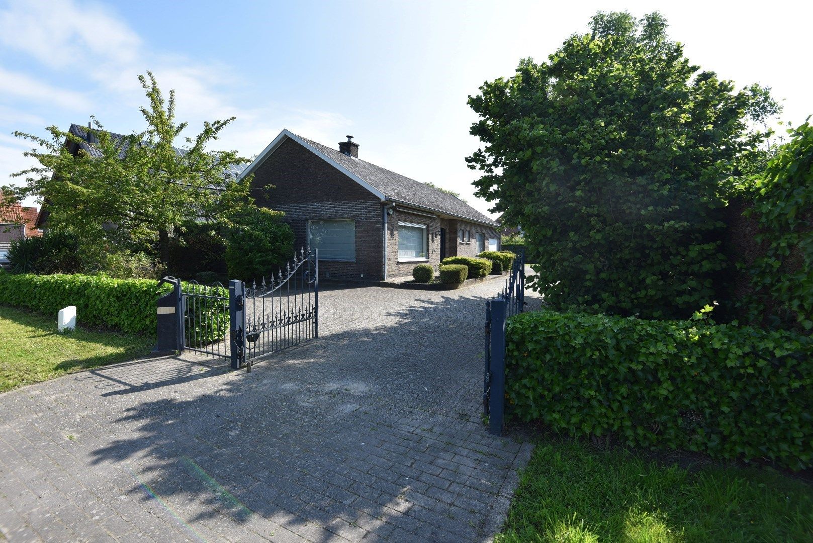 Ruime bungalow met 3 slpks, garage en tuin te Watervliet foto 1