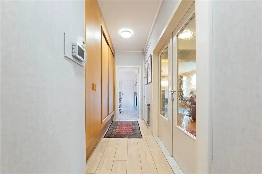 OPBRENGSTEIGENDOM MET HANDELSRUIMTE EN DUPLEX-APPARTEMENT IN SINT-TRUIDEN foto 6