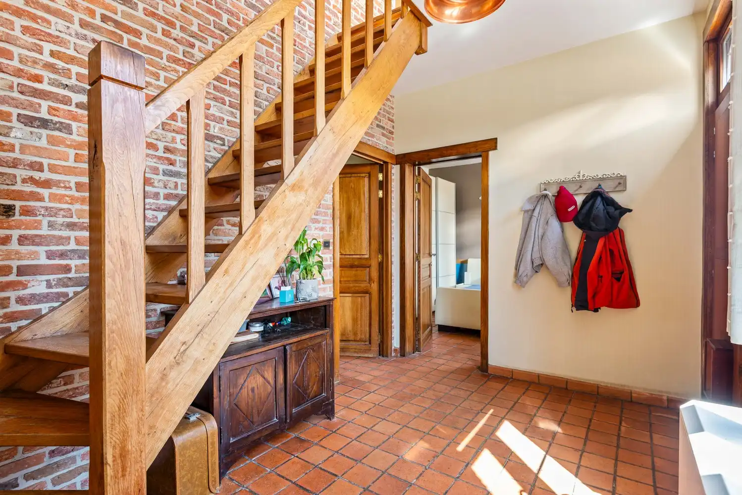 Karaktervolle hoeve met 4 slaapkamers, magazijn en ruime tuin te Lint foto 4