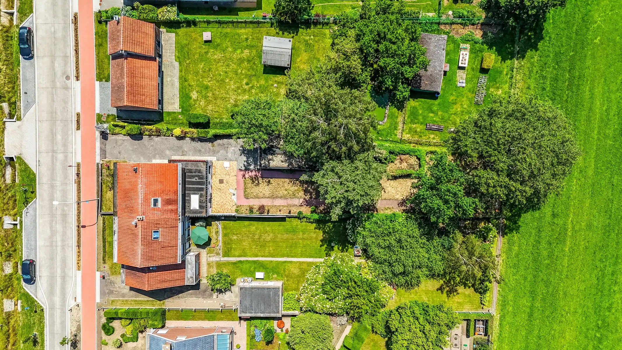 Statige woning met vrij uitzicht & vergund bijgebouw foto 4