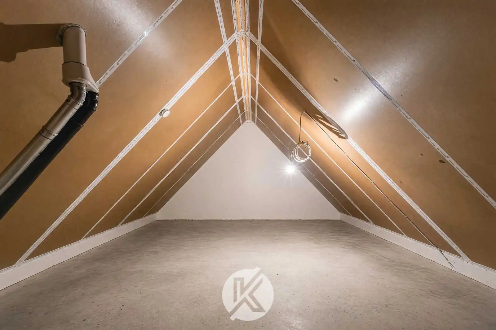 Recente, lichtrijke woning met carport foto 18