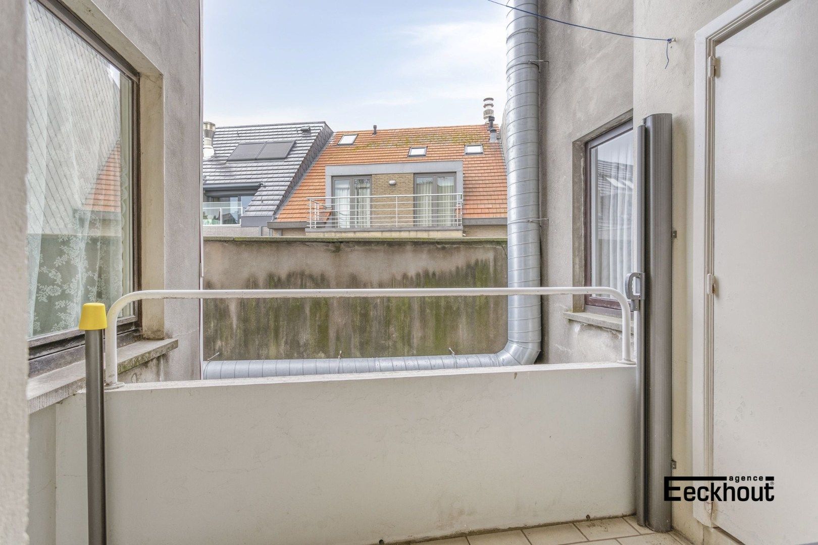 Ruim en lichtrijk appartement aan het gezellige 'Visserspleintje' in hartje Oostende foto 13