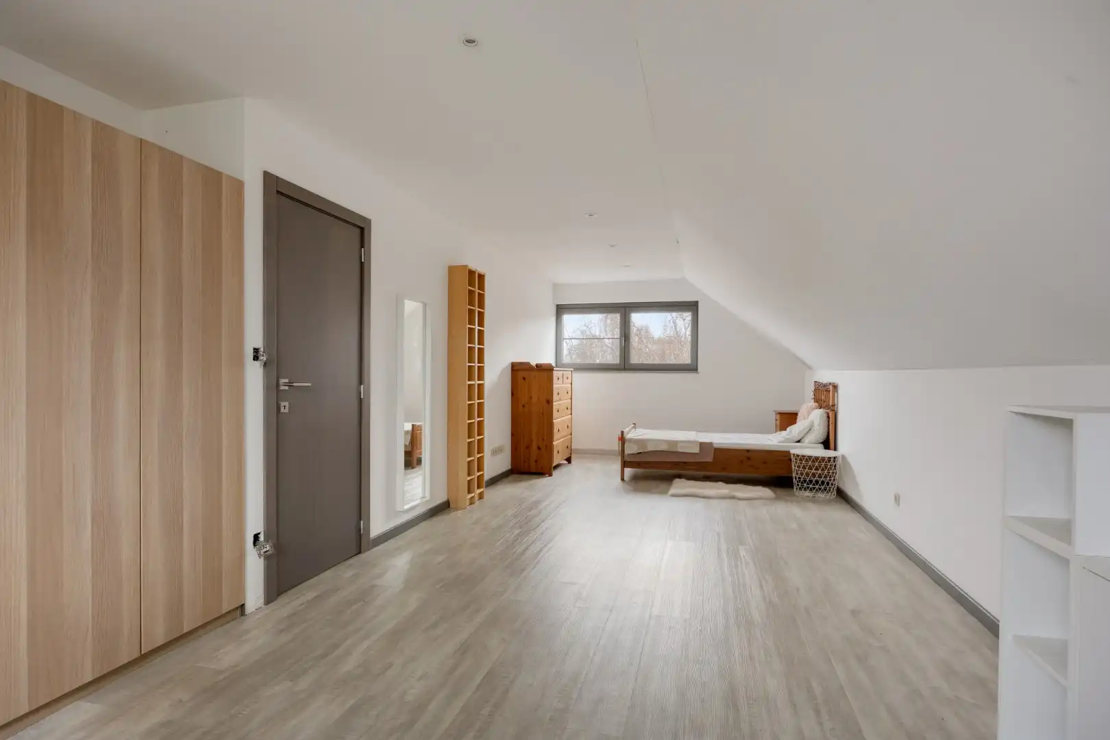 Ruime gerenoveerde villa met 5 slaapkamers en 2 badkamers, tuin en garage in Kessel-Lo, EPC-waarde 285 kWh/m²  foto 23