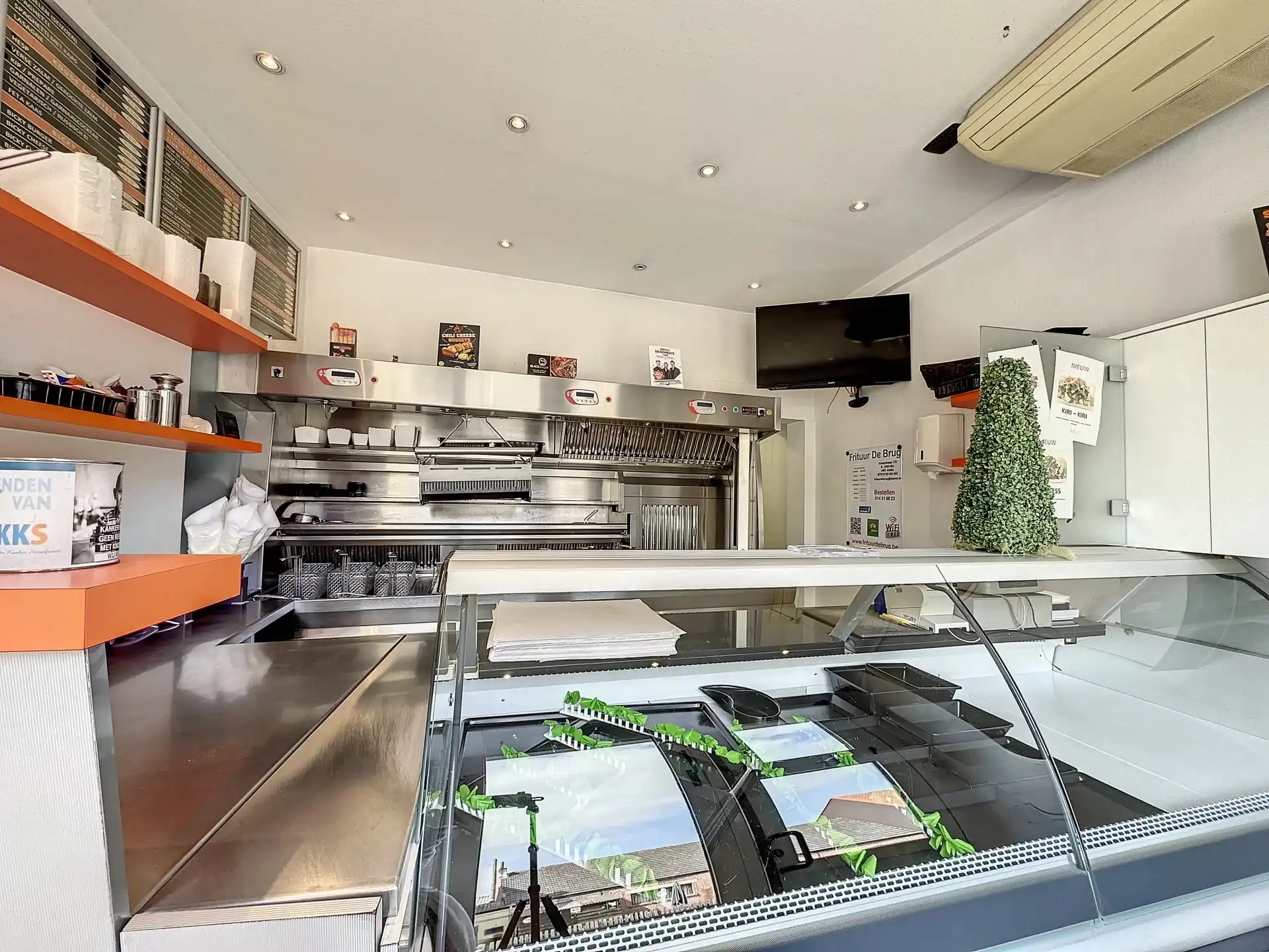 Handelspand (frituur met restaurant en feestzaal) met duplex-appartement met een bewoonbare oppervlakte van 400m² in Mol-Gompel. foto 8