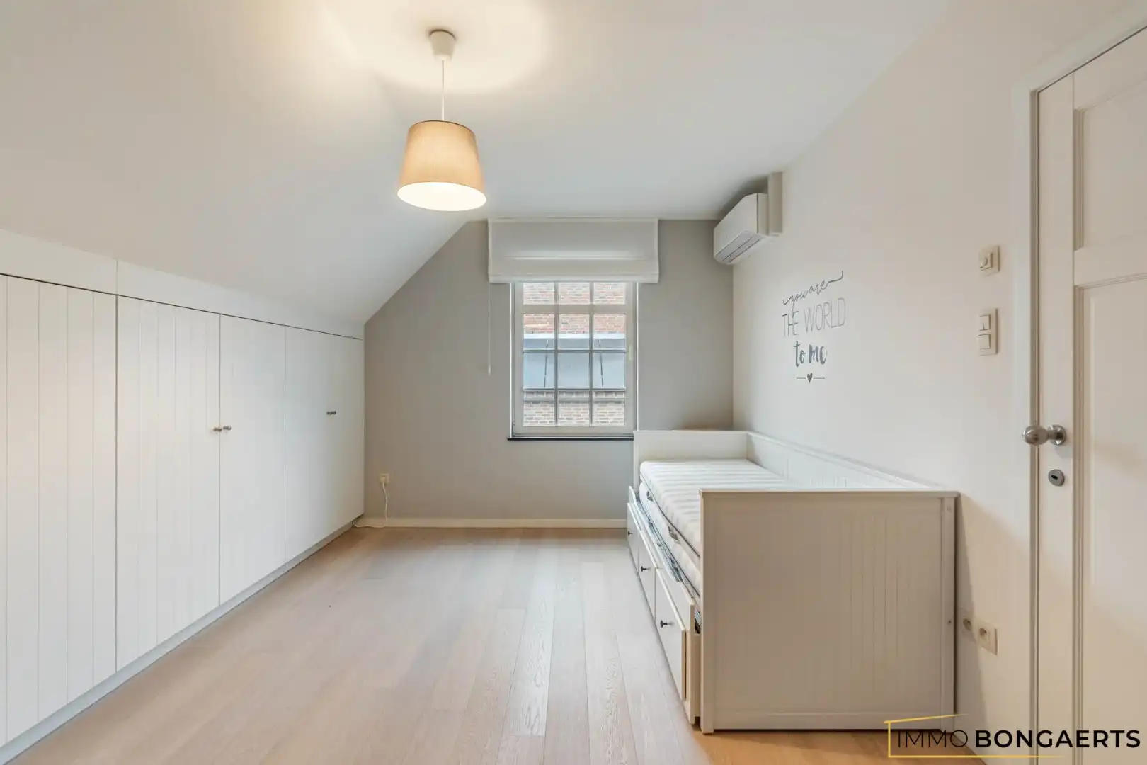 Prachtig afgewerkte woning met praktijkruimte foto 23