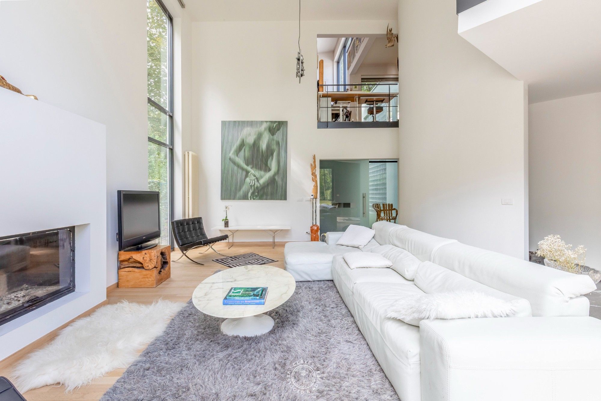 Architecturale villa met prachtige tuin en zwembad foto 6