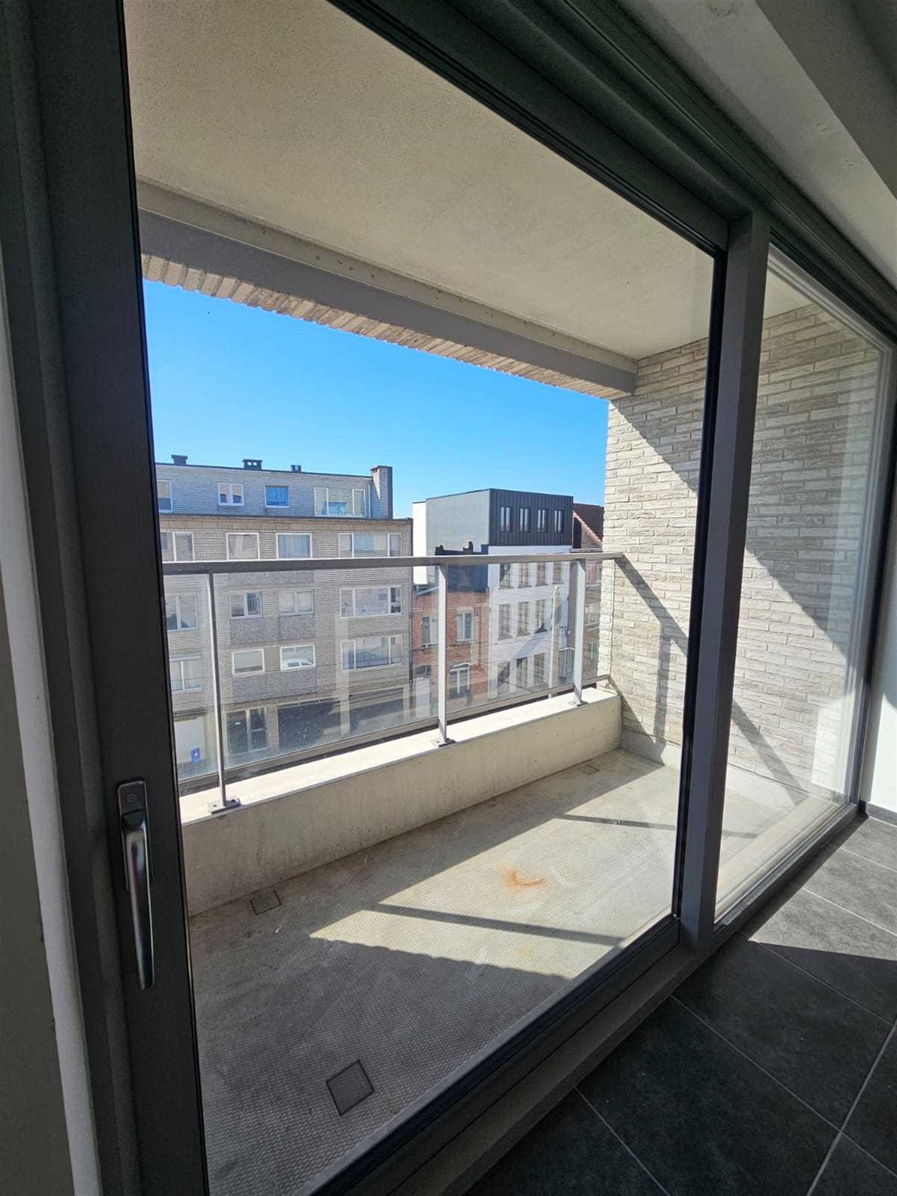 Ruim (104 m² bruto) en licht appartement met 2 slaapkamers! foto 12