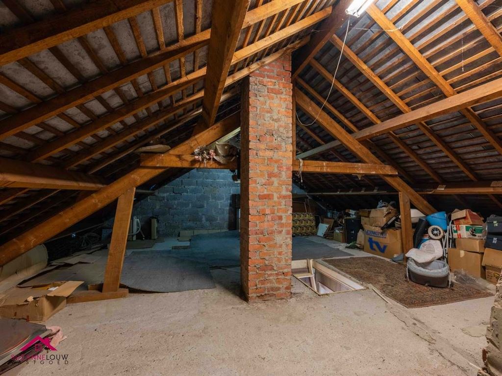 Vrijstaande woning, te renoveren naar eigen smaak en wensen foto 36