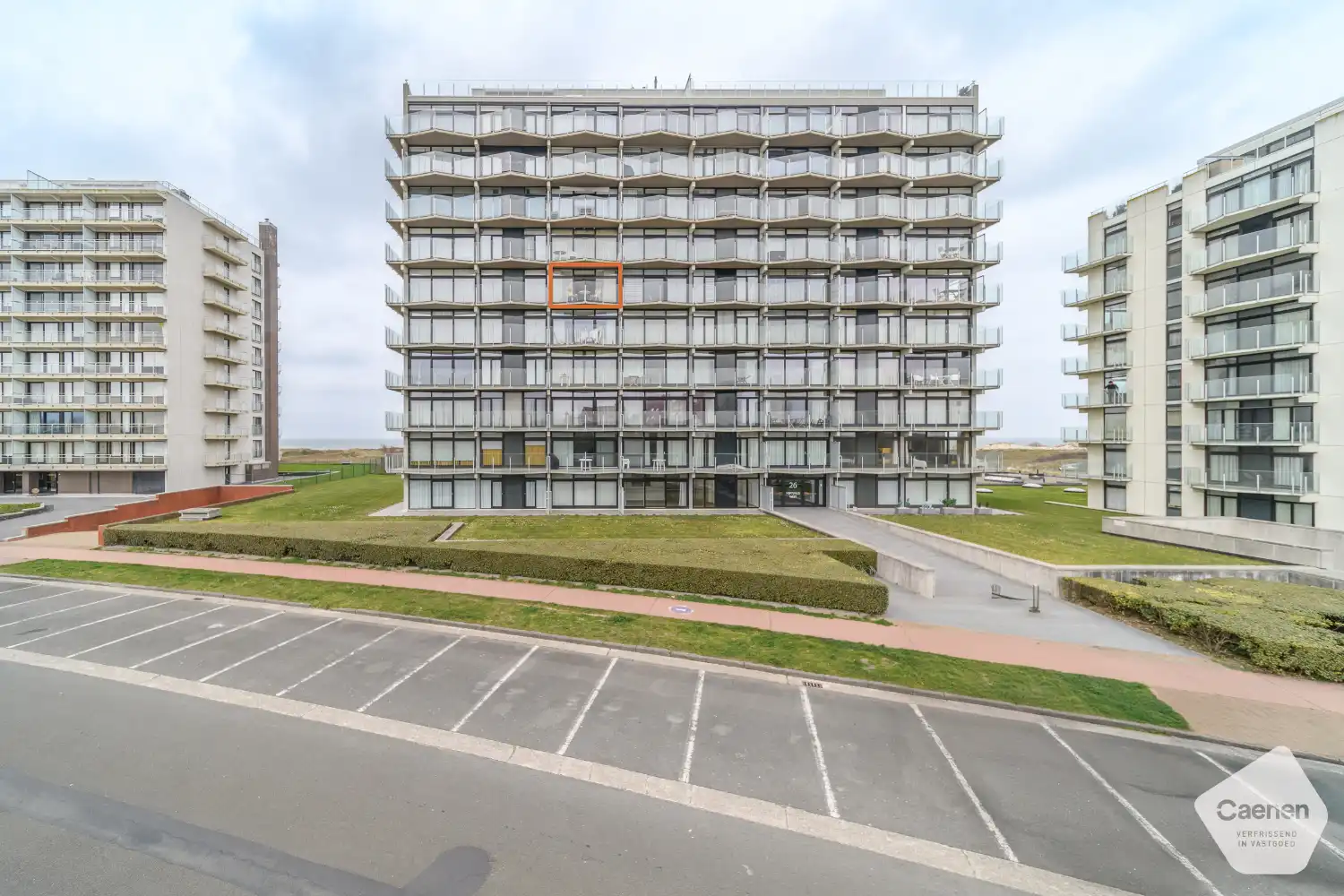 Op te frissen (of te renoveren) studio met zonnig terras en kelder – staanplaats apart verkrijgbaar foto 2
