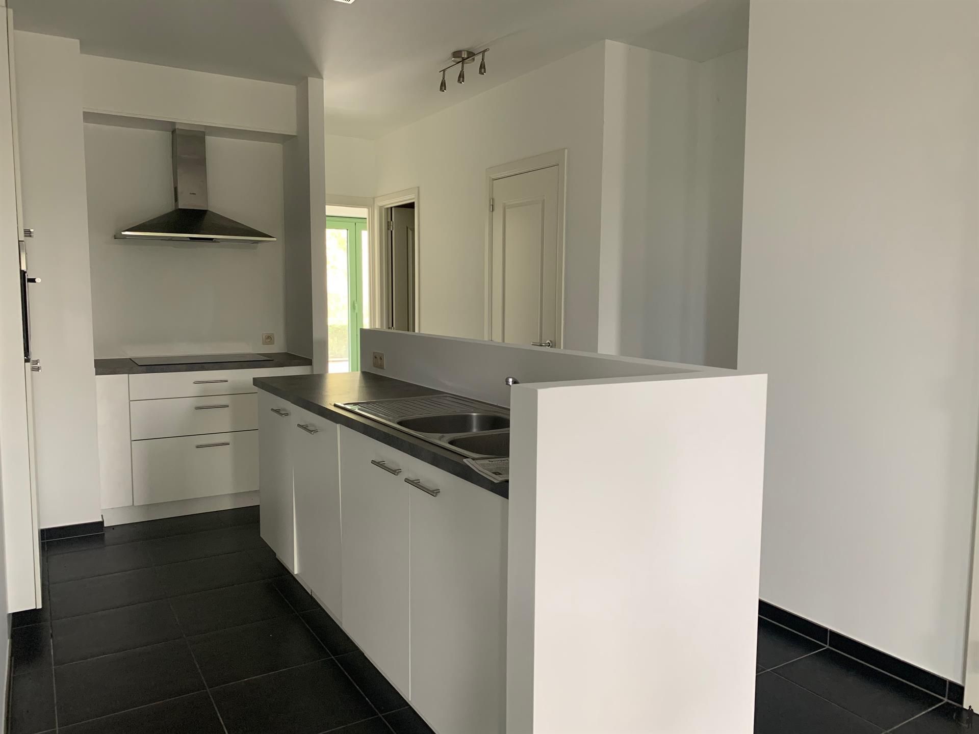 2-slaapkamer appartement op het gelijkvloers met terras foto 2