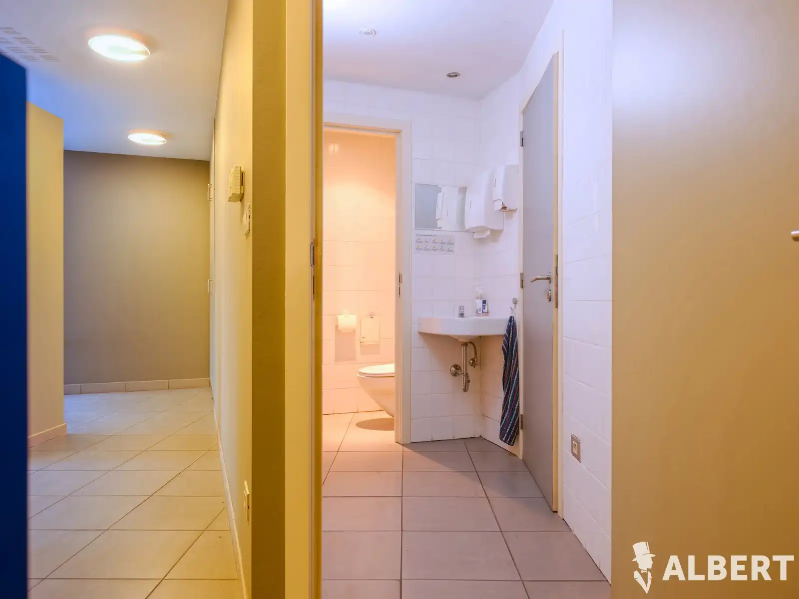 Modern handelspand op zichtlocatie te centrum Tielt foto 20