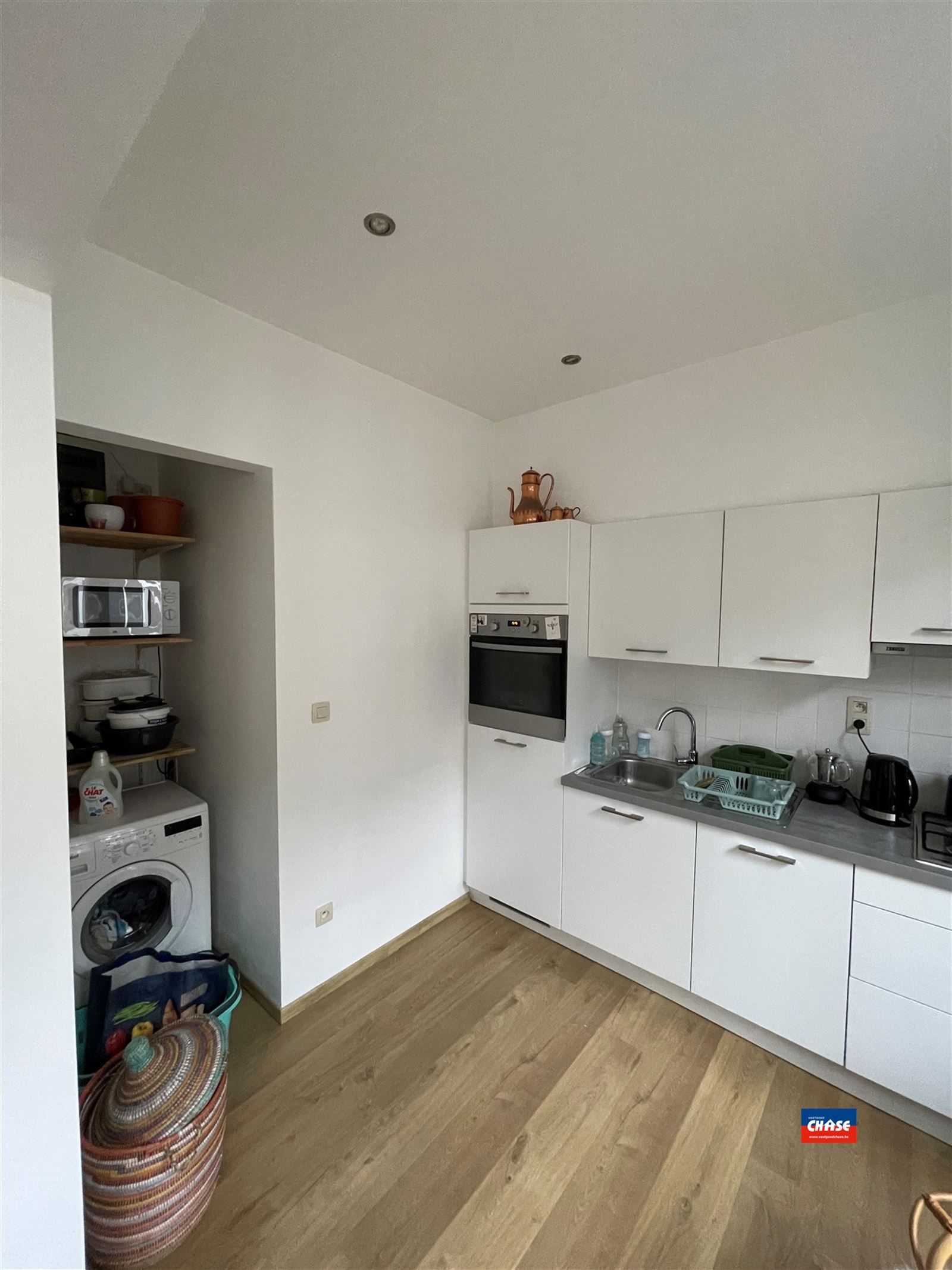 Recent gerenoveerde studio met open keuken, slaaphoek en aparte badkamer foto 4