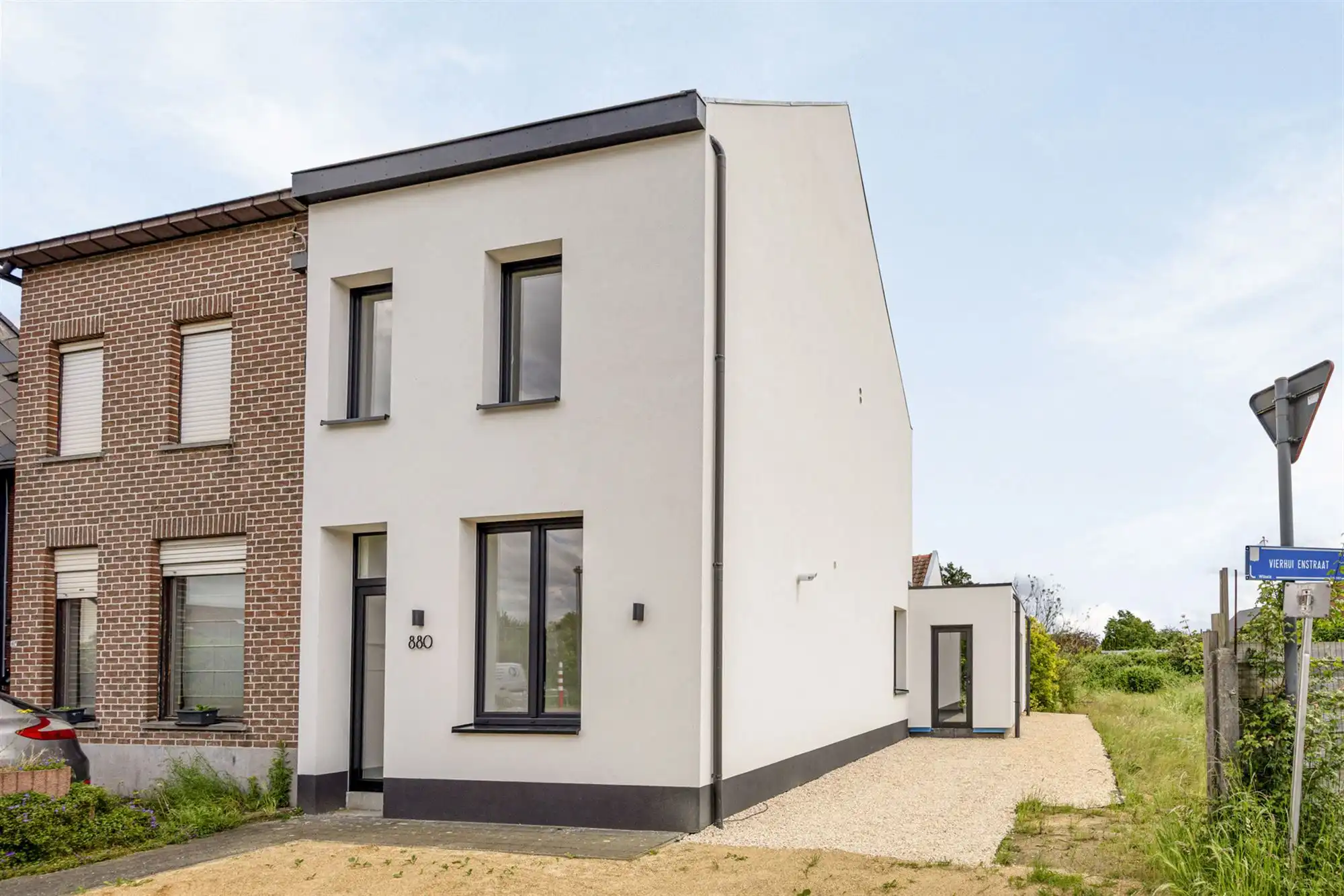 Instapklare HOB op ruim perceel van 9a 90ca. foto {{pictureIndex}}
