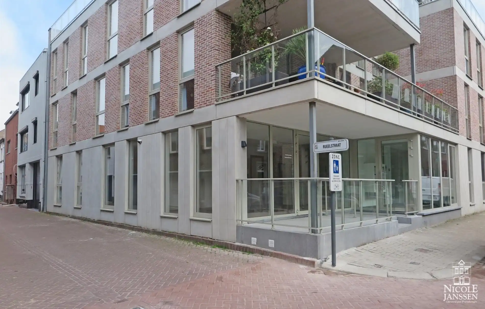 Instapklaar appartement foto {{pictureIndex}}