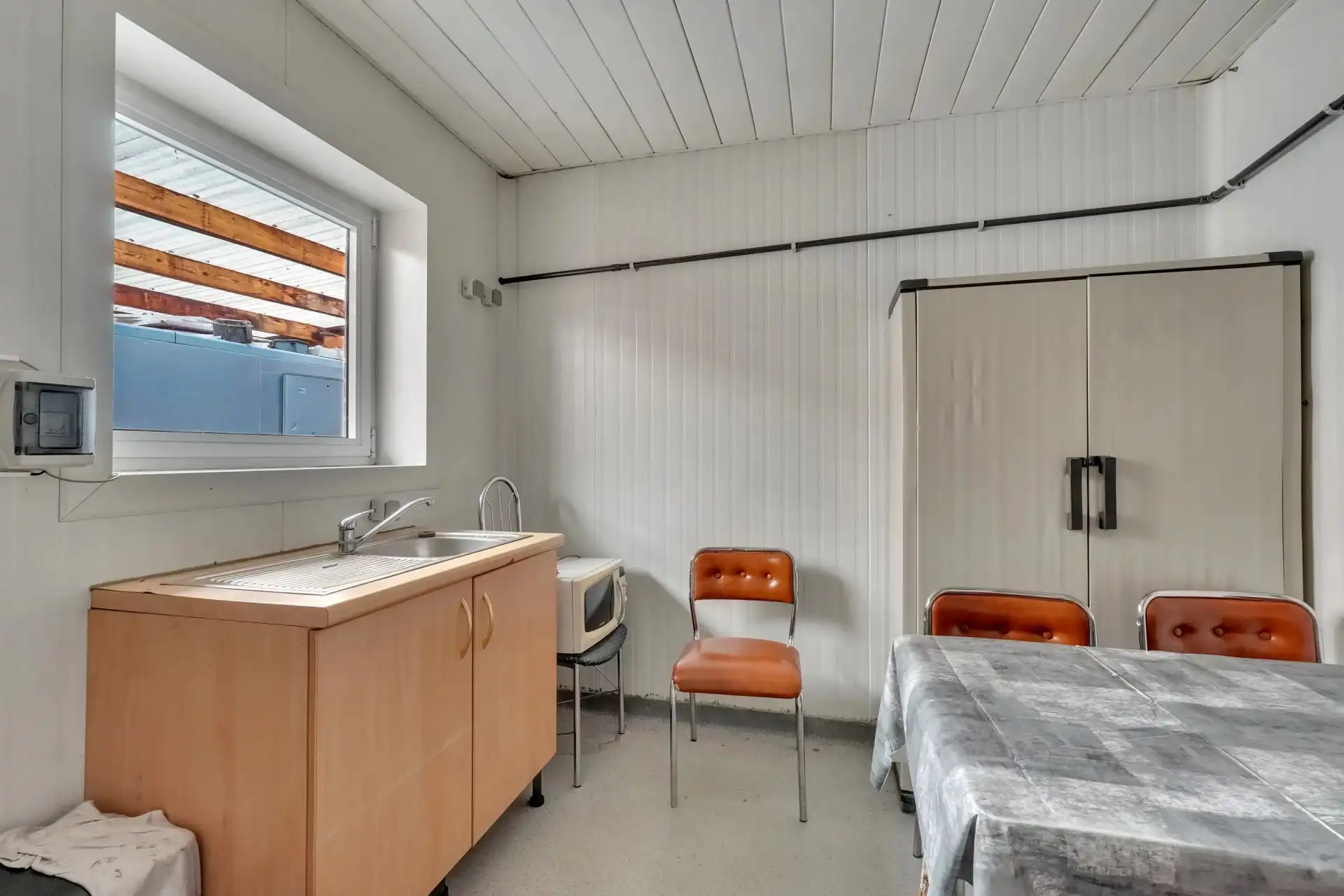 Ruim handelspand op toplocatie foto 14