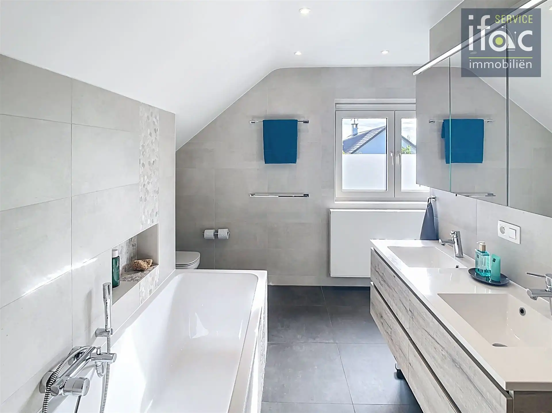 Fantastische villa met 3 slpk en bijbouw in tuin foto 25