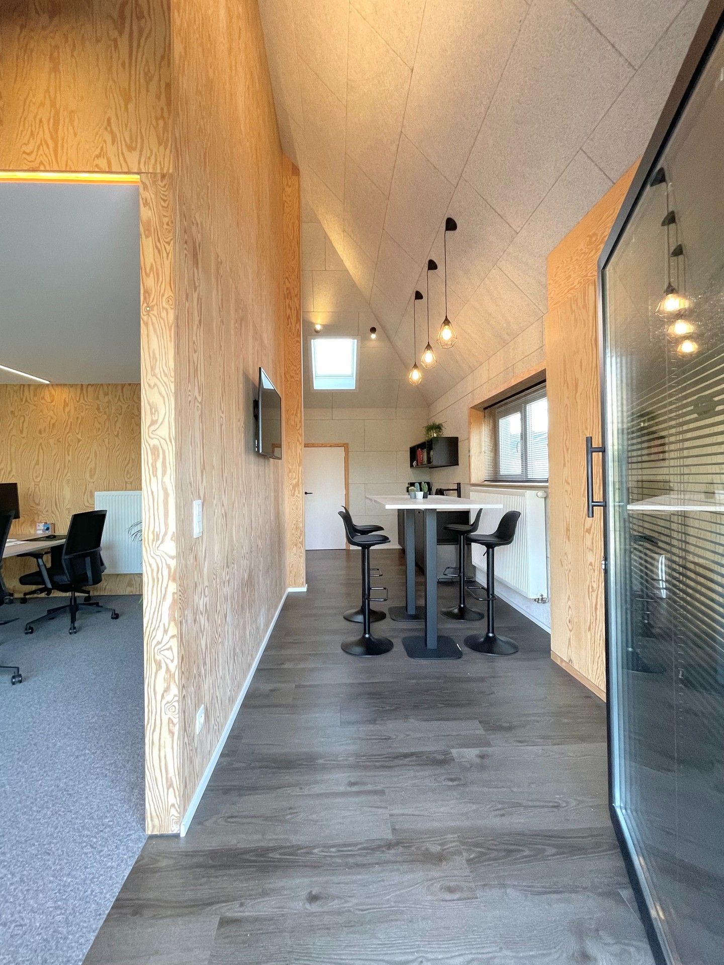HALFOPEN WONING MET VEEL MOGELIJKHEDEN foto 27