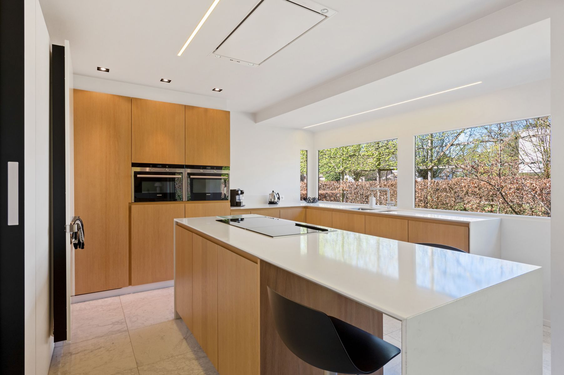 Luxueuze gelijkvloerse villa met zwemvijver op ca. 898 m². foto 11
