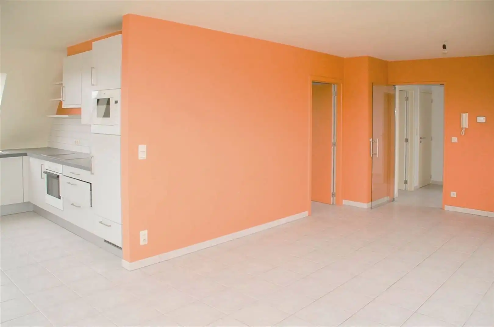 Ruim éénslaapkamer appartement met garagebox! foto 6