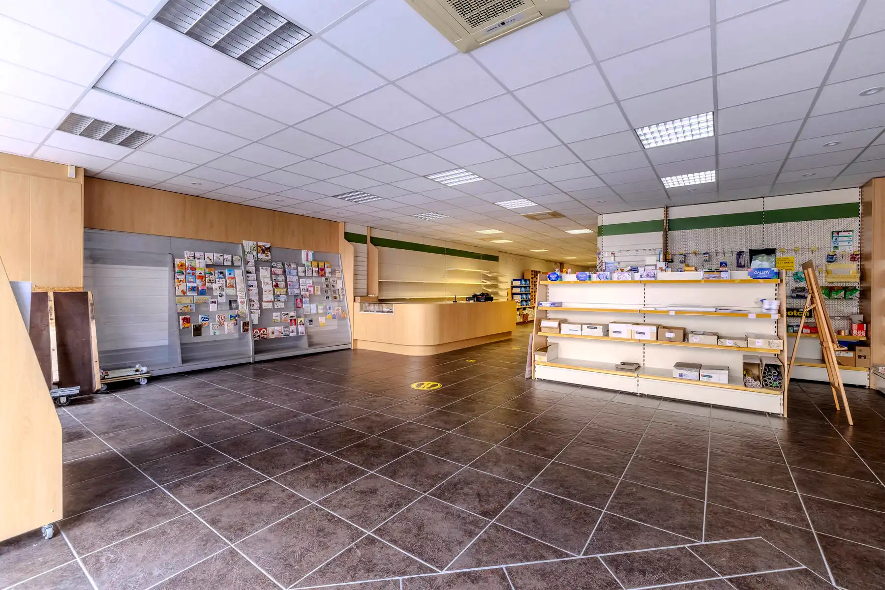 Wonen en werken in hartje Turnhout: handelspand + 2 appartementen foto 3