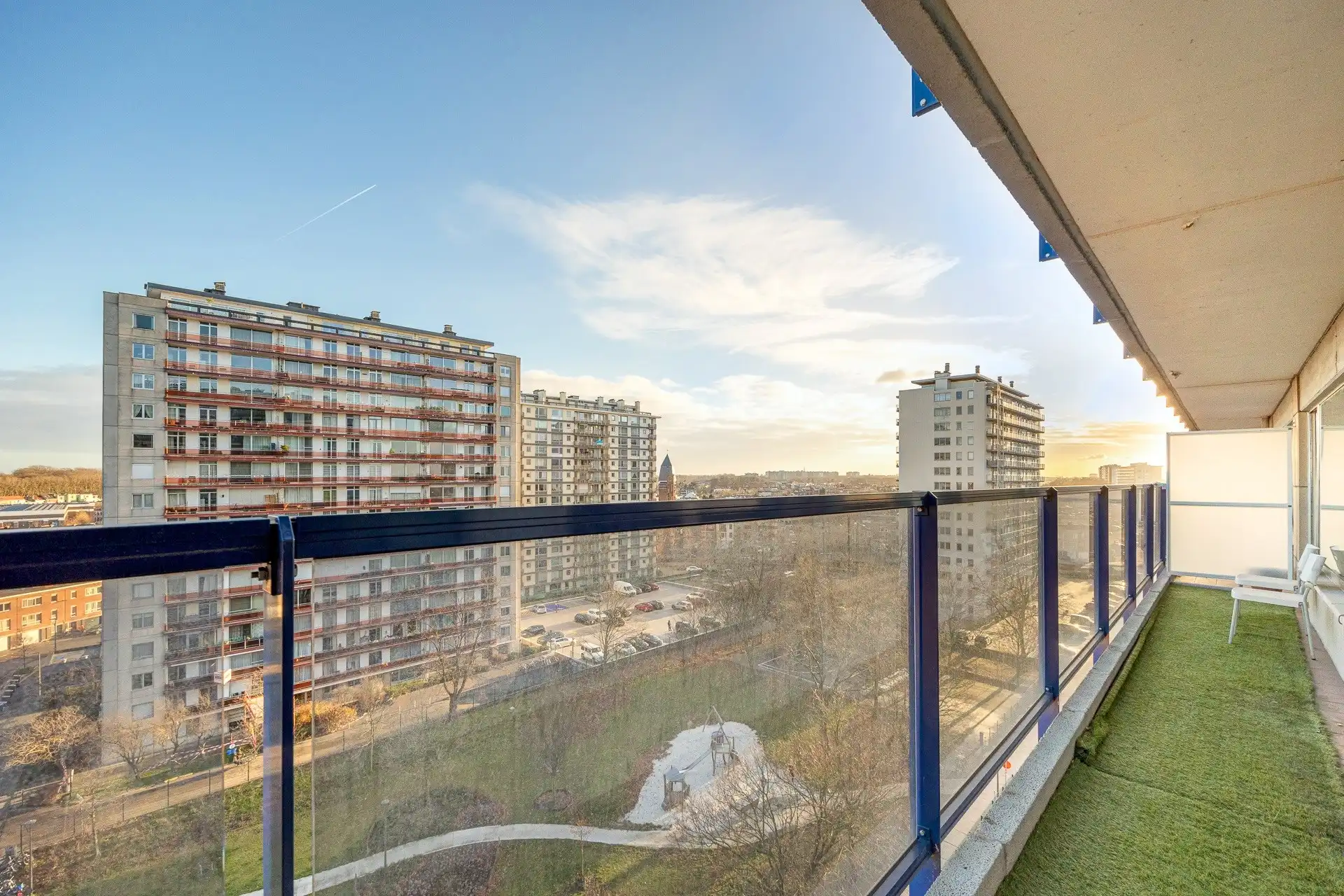 Ruim 3-slpk app met grote leefruimte en terras op 9de verd foto 4