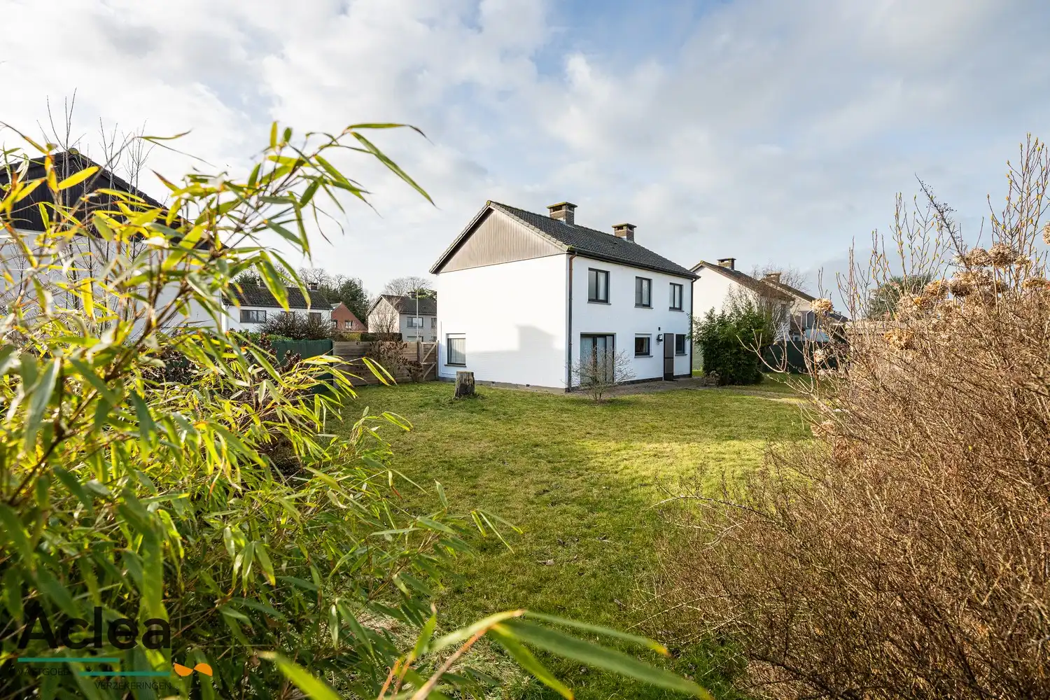 Ruime gezinswoning op een mooi perceel in de Witte Wijk foto 32