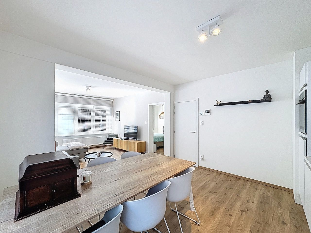 Volledig gemeubeld eigentijds appartement op een boogscheut van de Zeedijk. foto 7