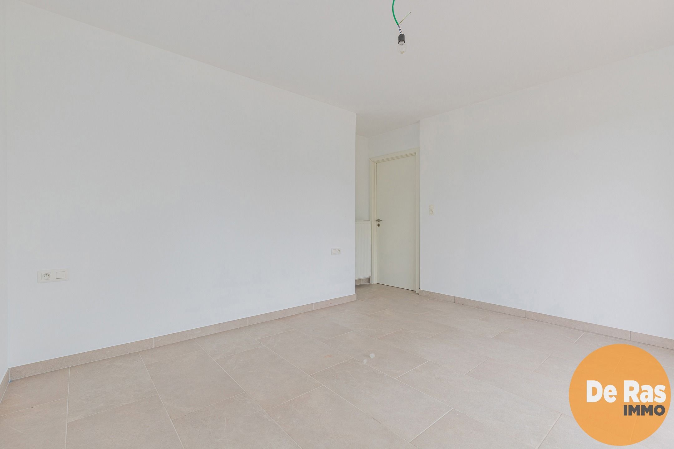 ERPE-MERE - Praktische halfopen woning met garage/loods. foto 14