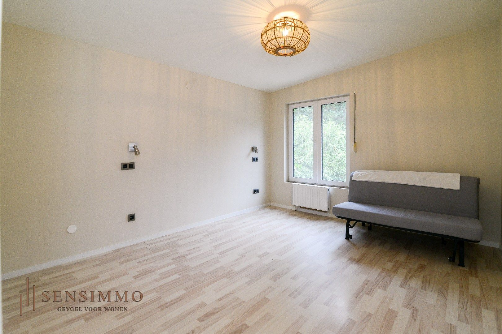 Gerennoveerde halfopen bebouwing met 3 slaakamers, terras, tuin en dubbele garage foto 19