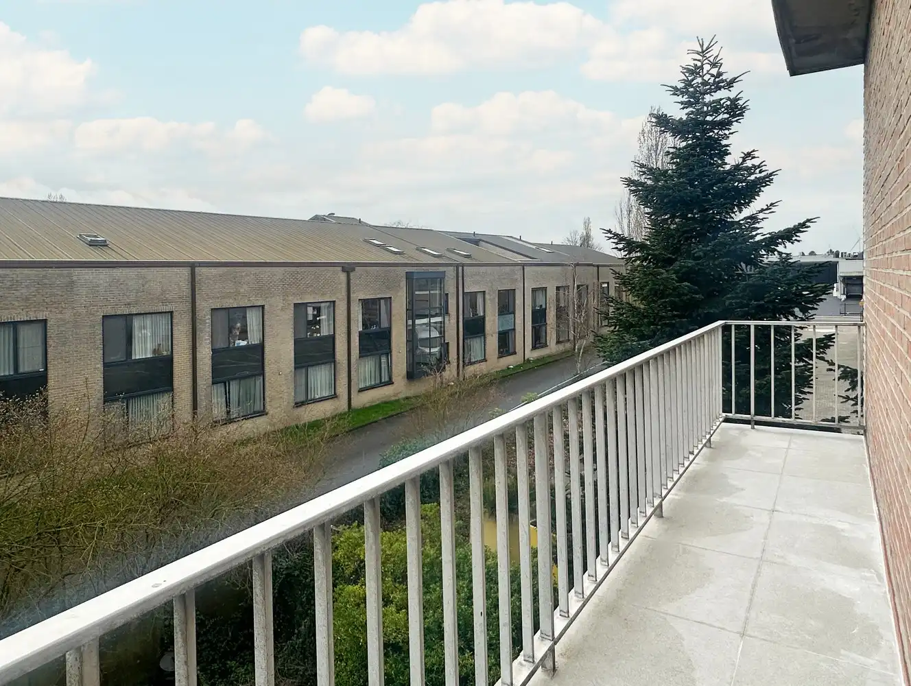 Volledig gerenoveerd 2-slaapkamer appartement in Aartselaar! foto 3