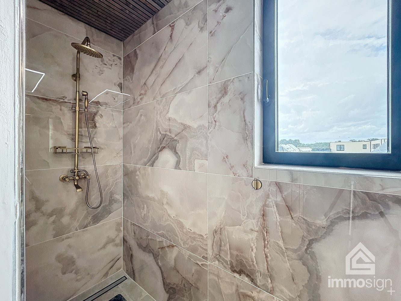 Hoogwaardig afgewerkt penthouse met zeer groot terras te Boekt! foto 26