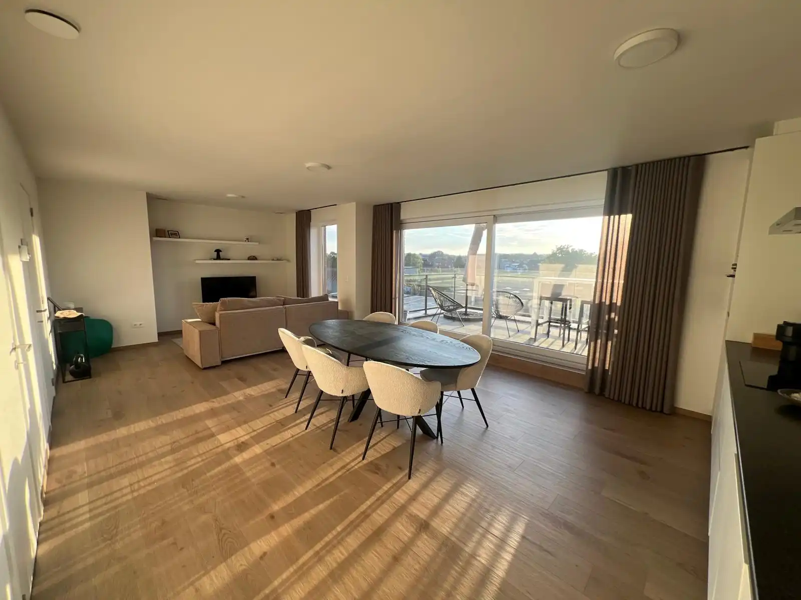 Modern 2 slaapkamerappartement in Maasmechelen met parking foto {{pictureIndex}}