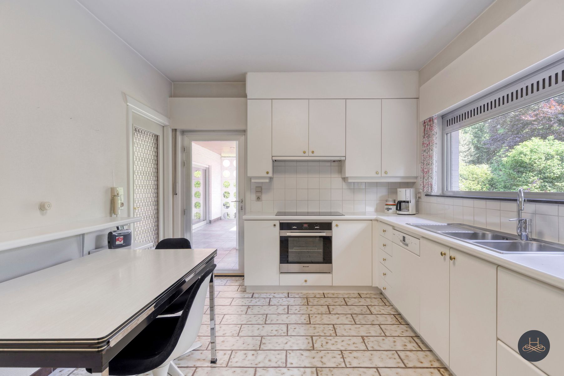 Verrassend ruime open woning met prachtige tuin foto 9