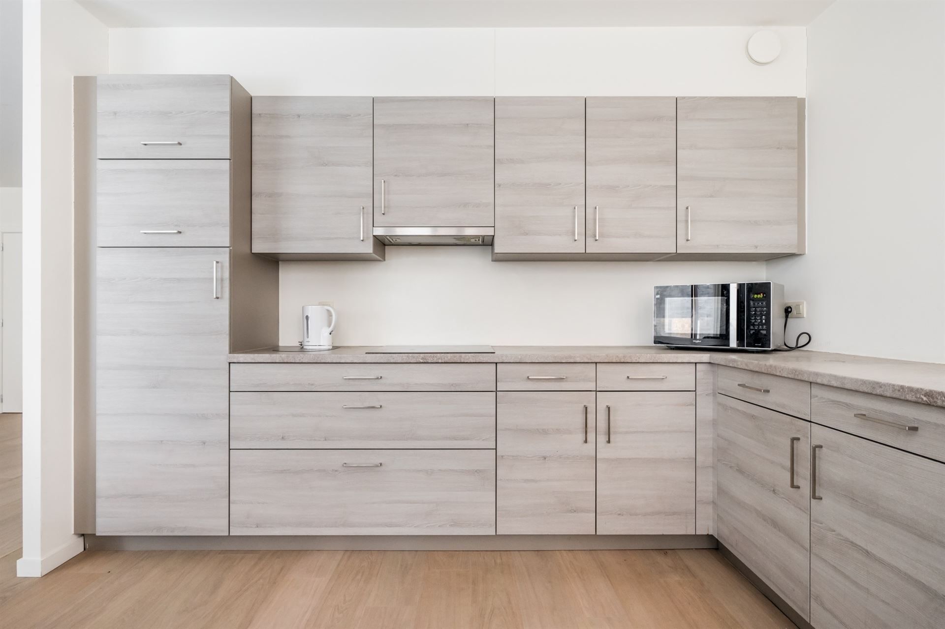 Prachtig recent 2 slaapkamer appartement in de Europese wijk foto 9