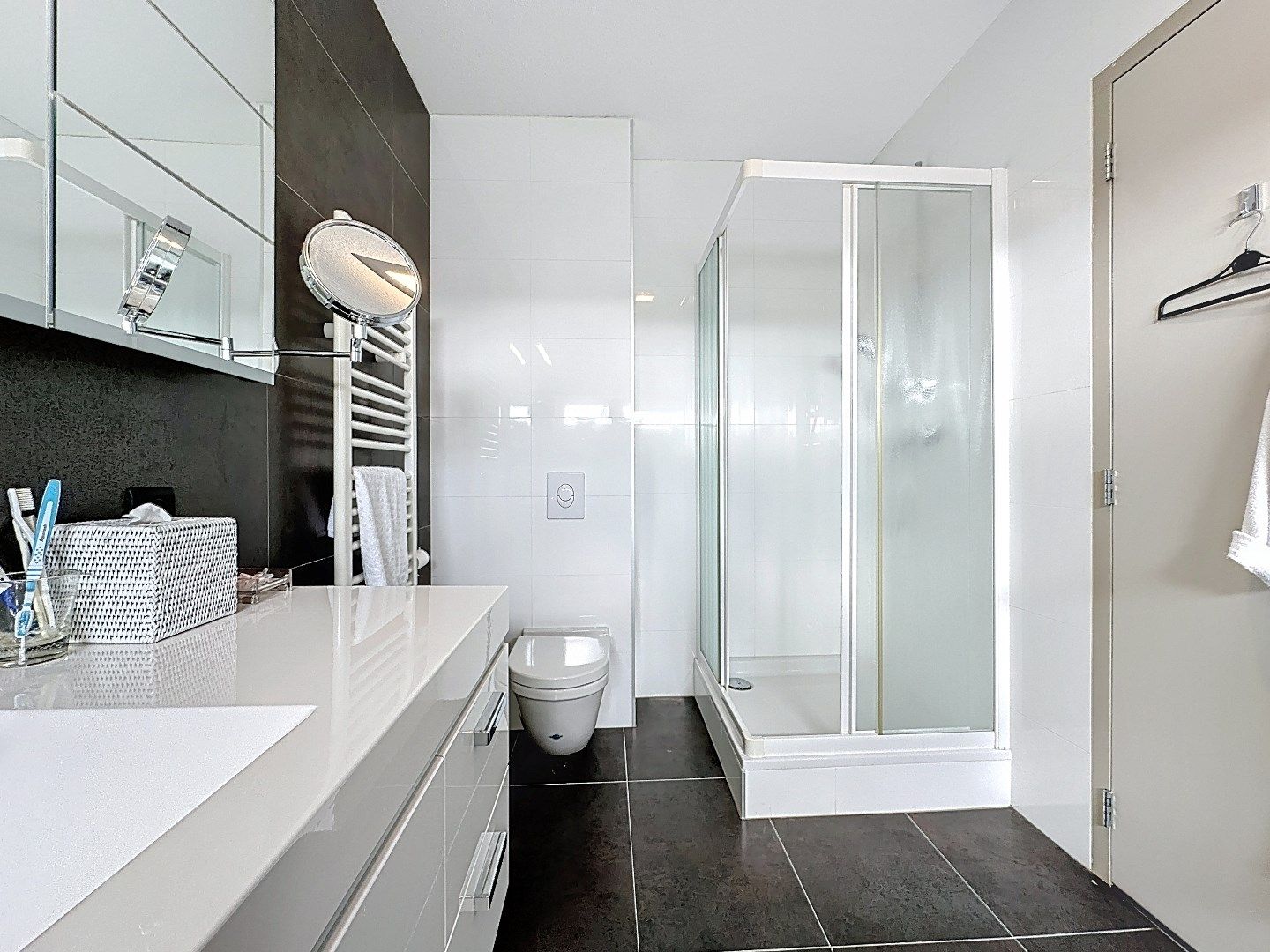 Uniek zicht op haven en zee! foto 17