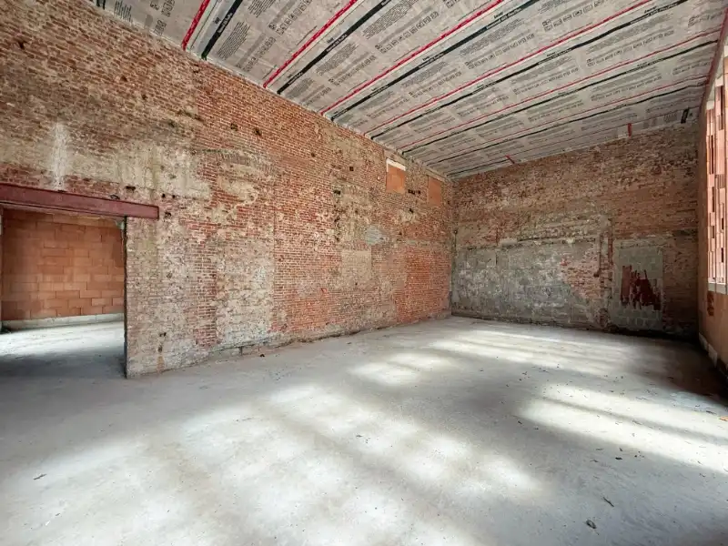 Bedrijfspand met woning foto 4