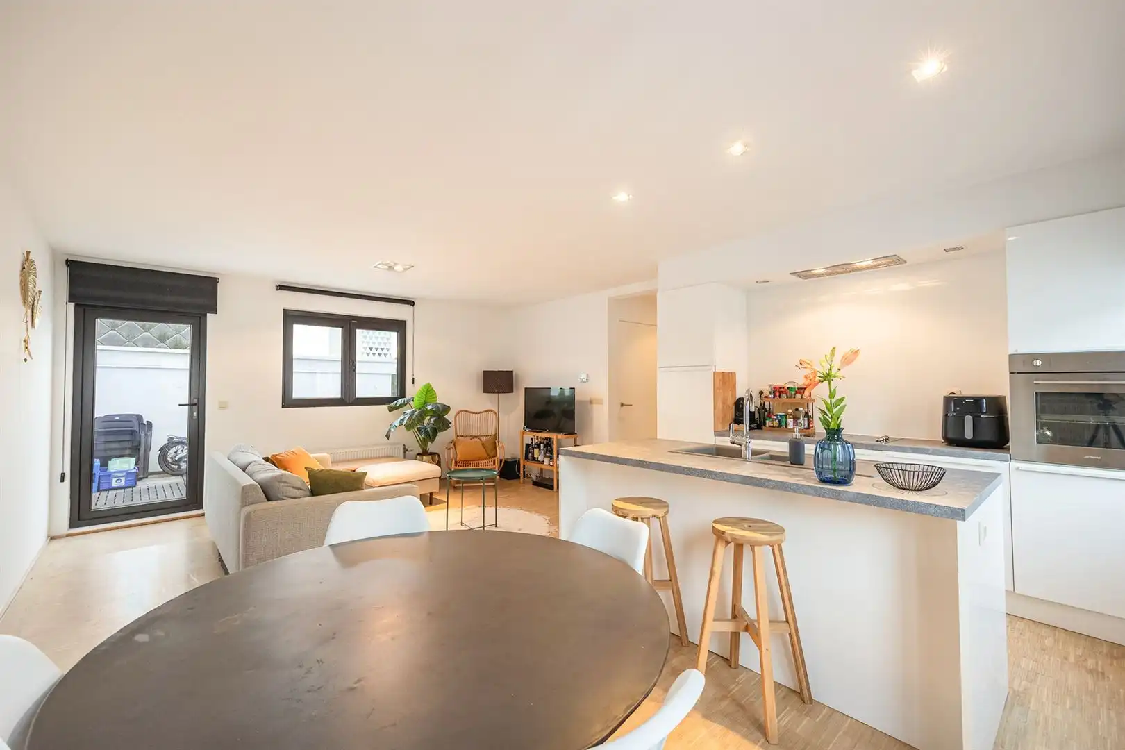 Gemeubeld wonen met terras in hartje Harmonie foto 6