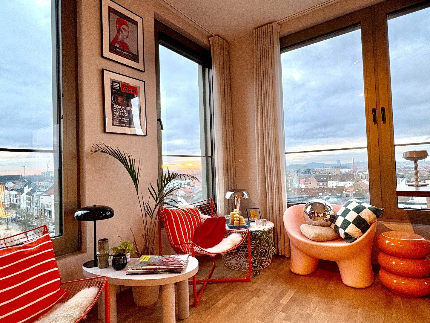 Uitzonderlijk twee slaapkamer appartement met zicht over Kortrijk. foto 3