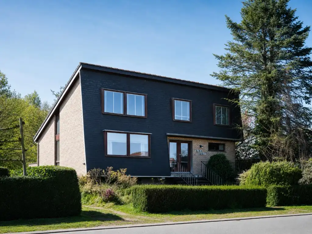 Mid-century modern villa met vier slaapkamers, verdeeld over drie niveaus, gelegen op een groen perceel in Lievegem. foto 16