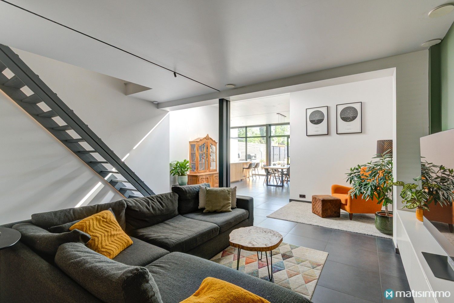 RUIME INSTAPKLARE GEZINSWONING MET 4 SLAAPKAMERS, TUIN EN ZONNEPANELEN foto 6