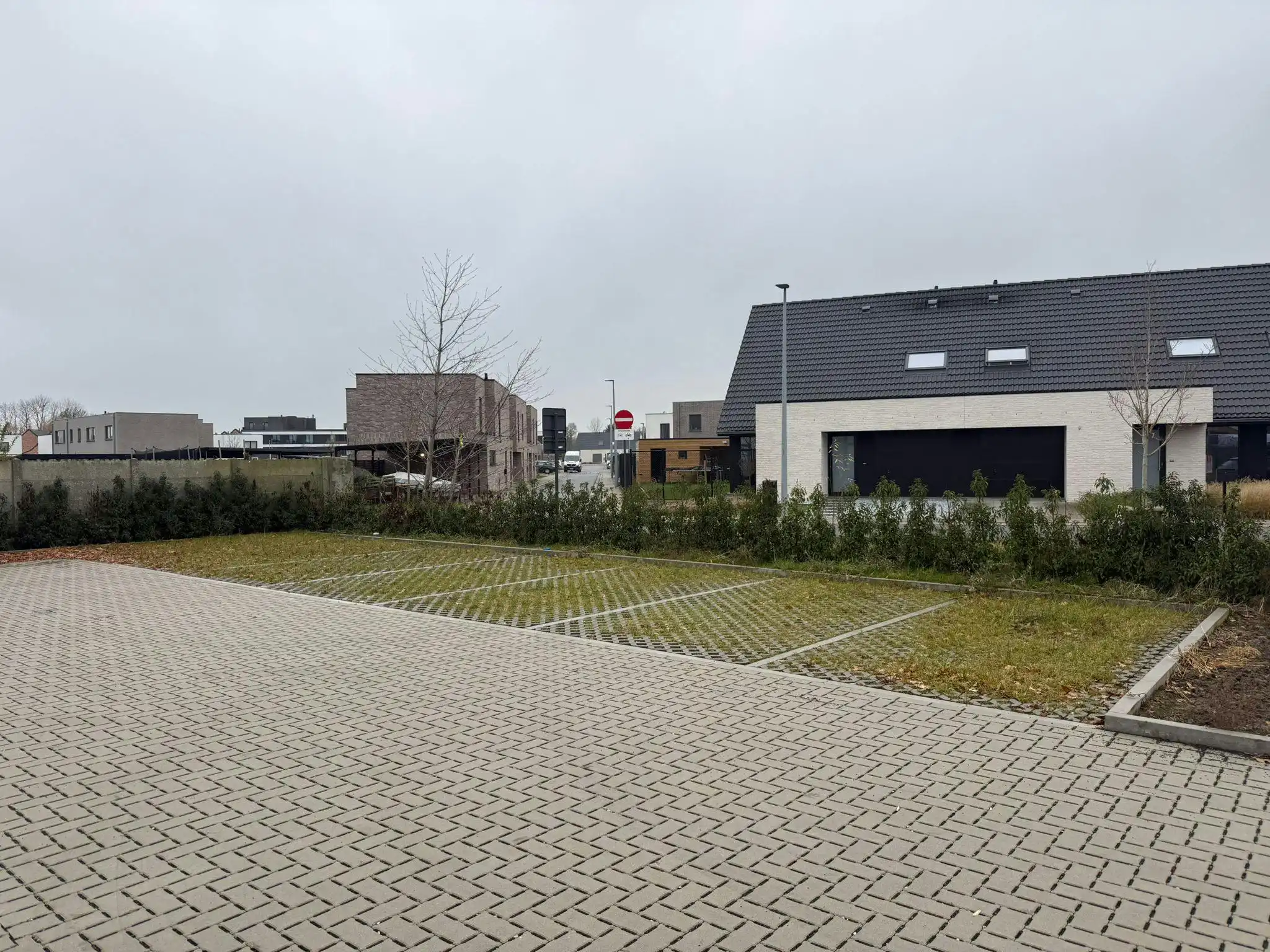 Staanplaatsen te koop in centrum Deerlijk foto {{pictureIndex}}