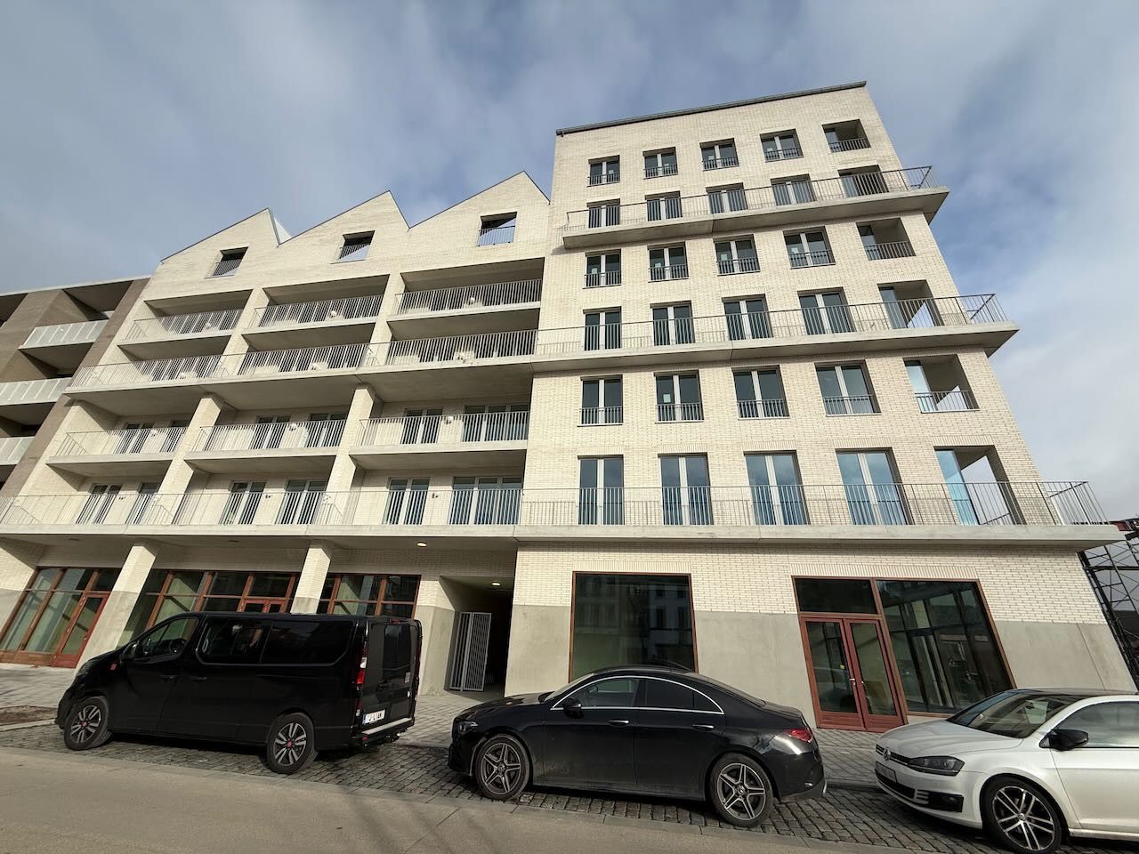 Instapklaar nieuwbouwappartement met terras foto 2