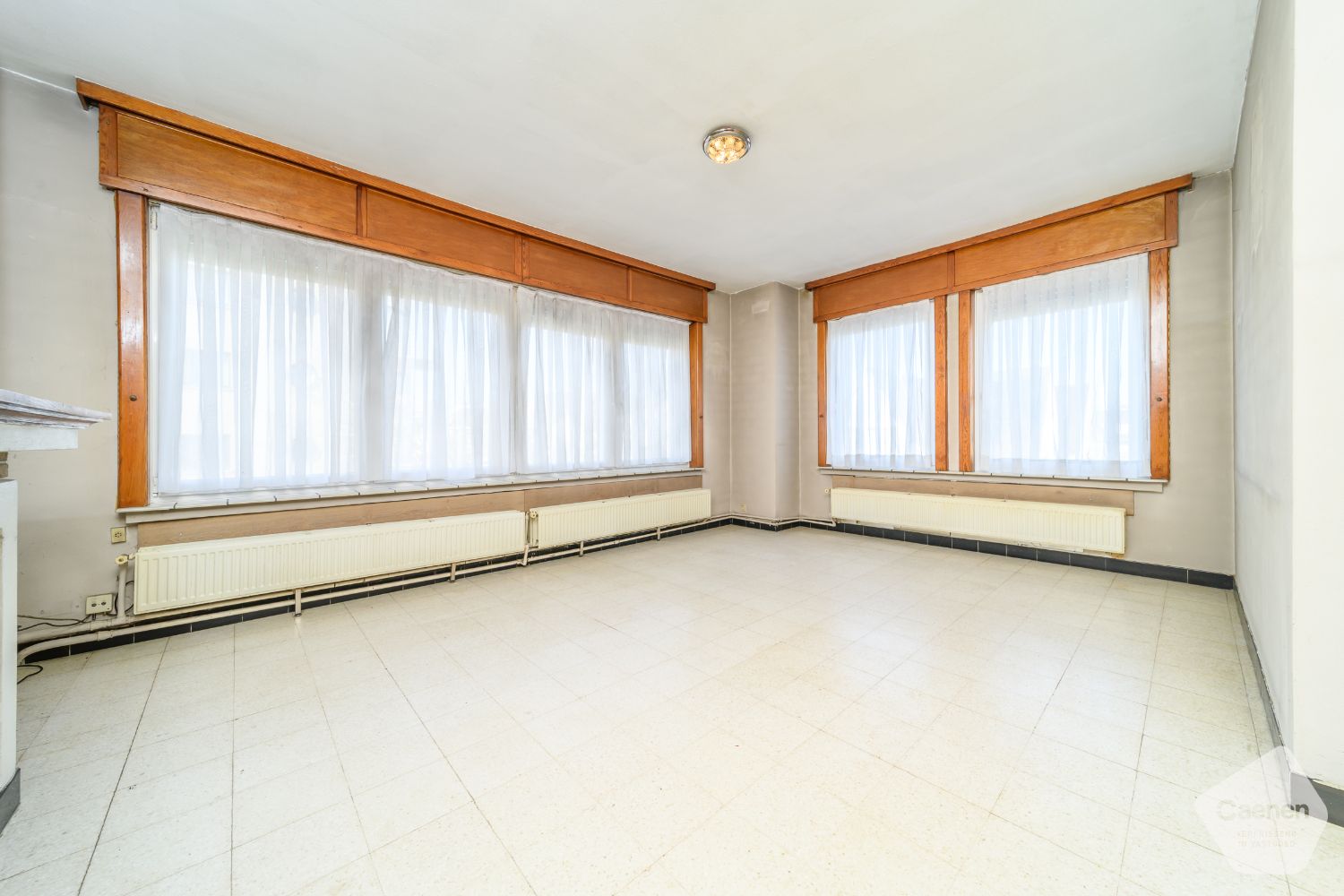 Halfopen woning te koop met vergunde indeling in 3 appartementen – prachtig gelegen met zicht op natuurreservaat, vlakbij het centrum! foto 2