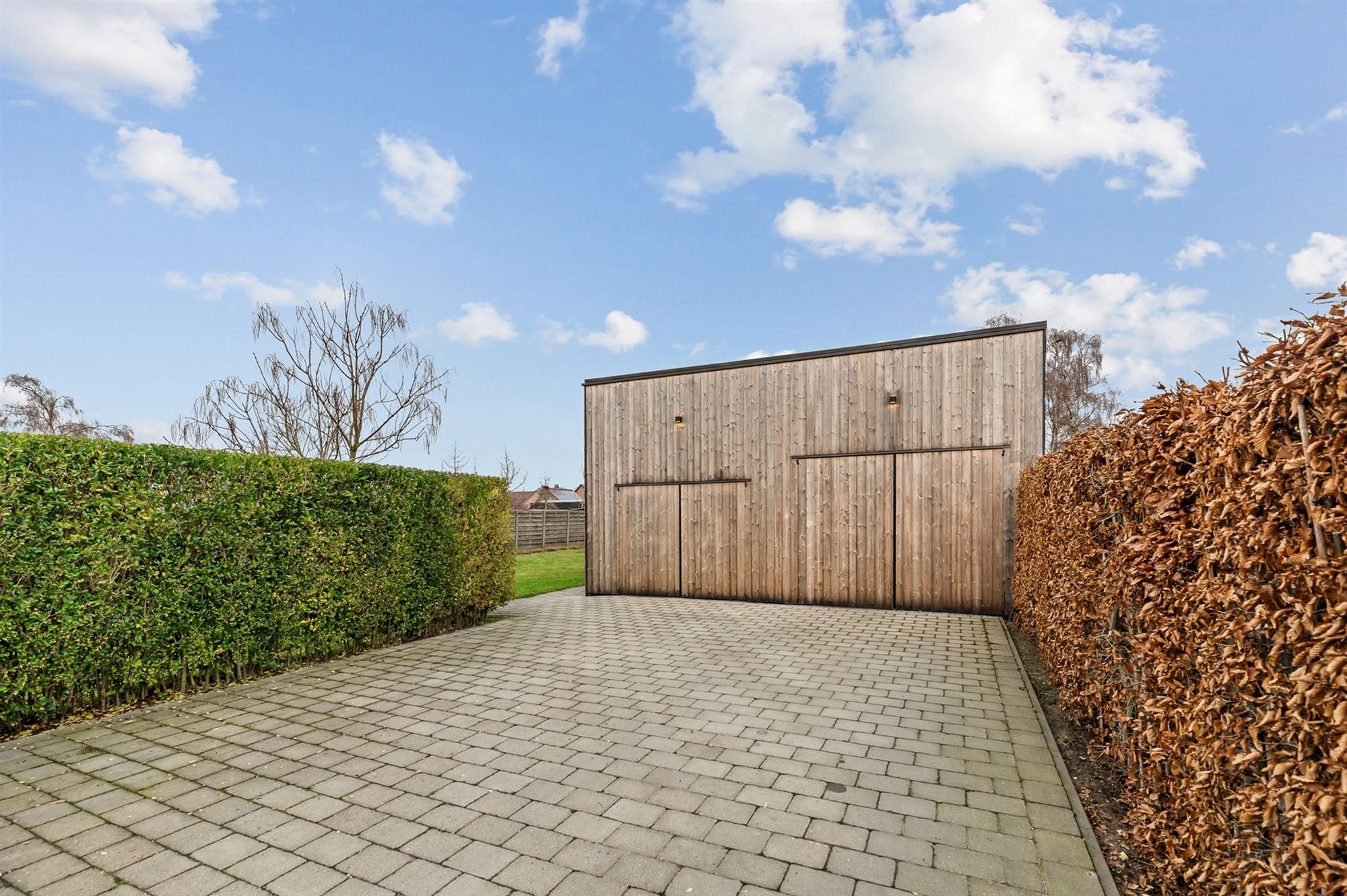 PRACHTIG GERENOVEERDE WONING MET RUIME GARAGE OP IDEALE LIGGING! foto 27