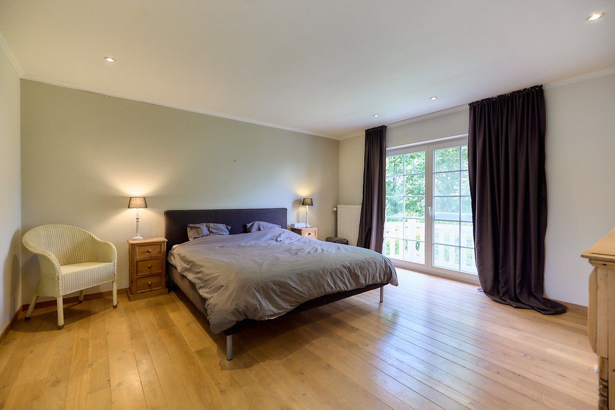 Hedendaags landelijk en rustig wonen in deze opmerkelijke villa met aangelegde tuin. foto 21