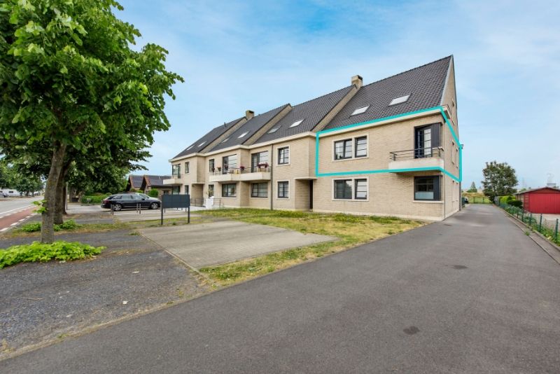 INSTAPKLAAR APPARTEMENT OP 1° VERDIEPING MET RUIM TERRAS foto {{pictureIndex}}